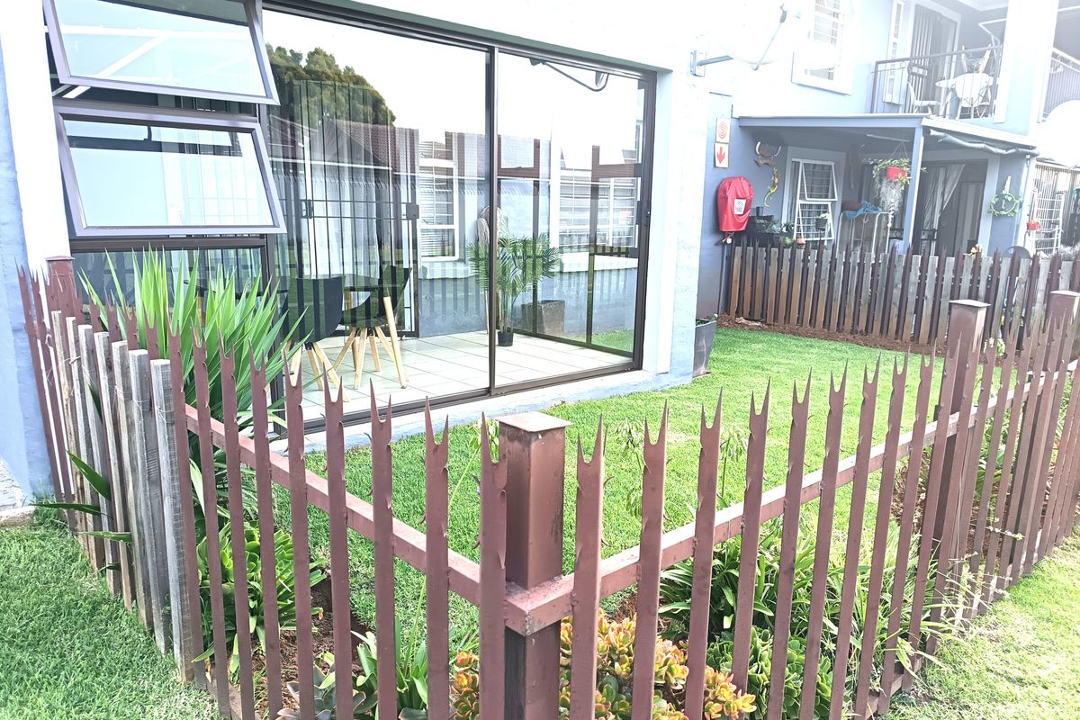 Modern Ground-Floor Living | Pet-Friendly with Private Garden, Back on the Market. - Photo 4