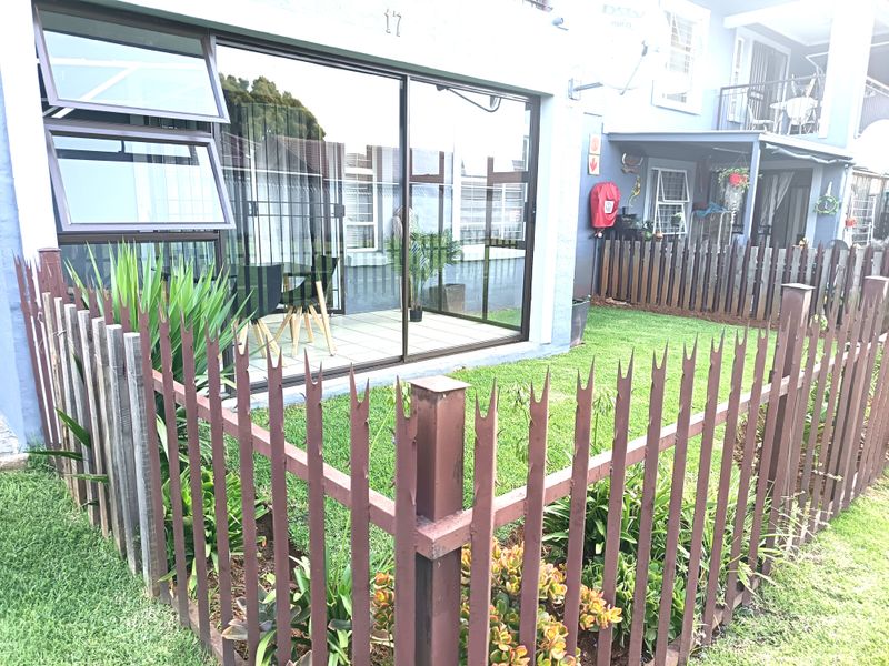 Modern Ground-Floor Living | Pet-Friendly with Private Garden, Back on the Market. - Photo 4