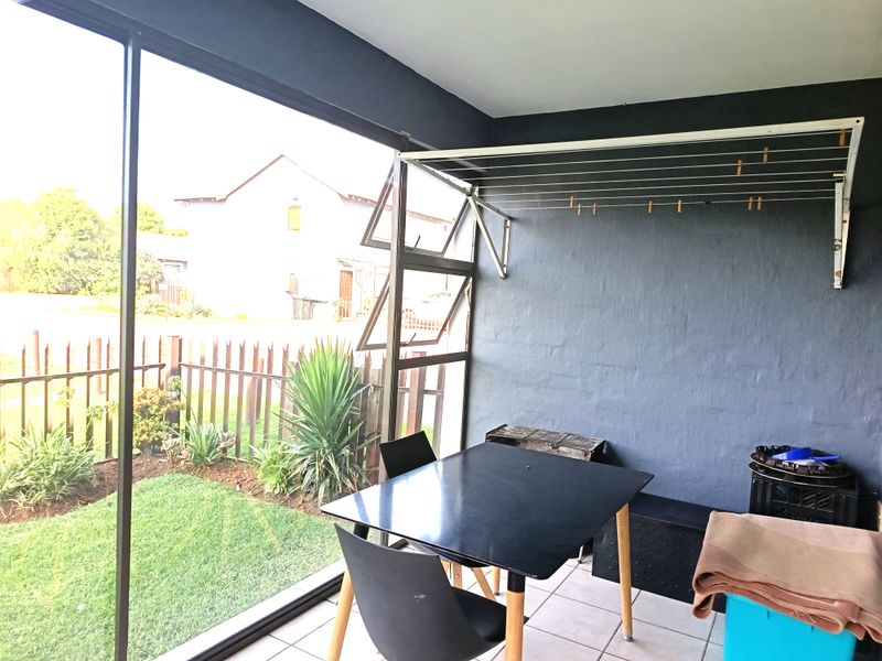 Modern Ground-Floor Living | Pet-Friendly with Private Garden, Back on the Market. - Photo 7