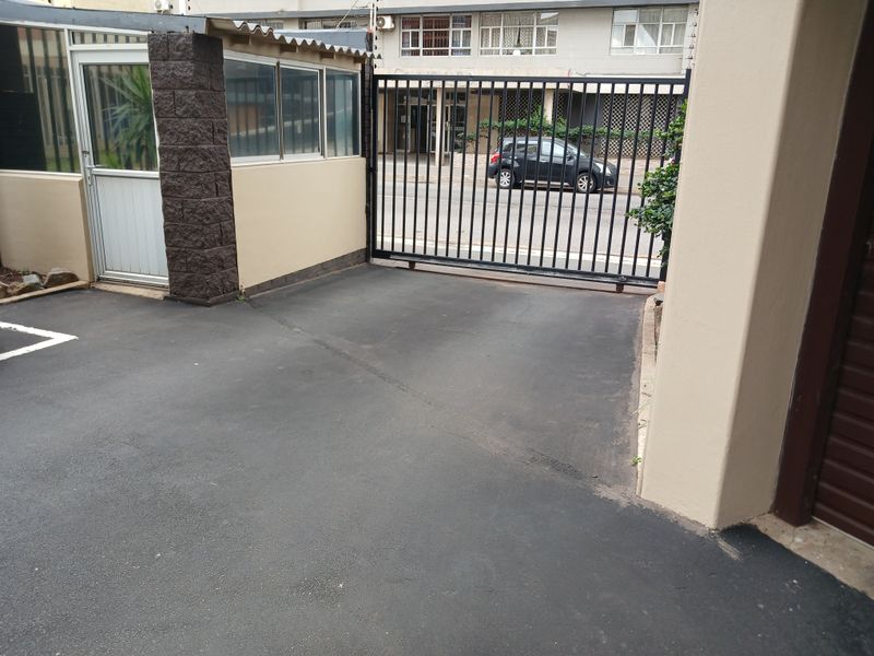 2 BED APARTMENT - ENCLOSED PORCH  - LOCKUP GARAGE - GREAT VIEWS - NORTH BEACH - Photo 2