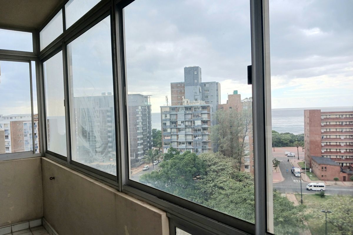 2 BED APARTMENT - ENCLOSED PORCH  - LOCKUP GARAGE - GREAT VIEWS - NORTH BEACH - Photo 5