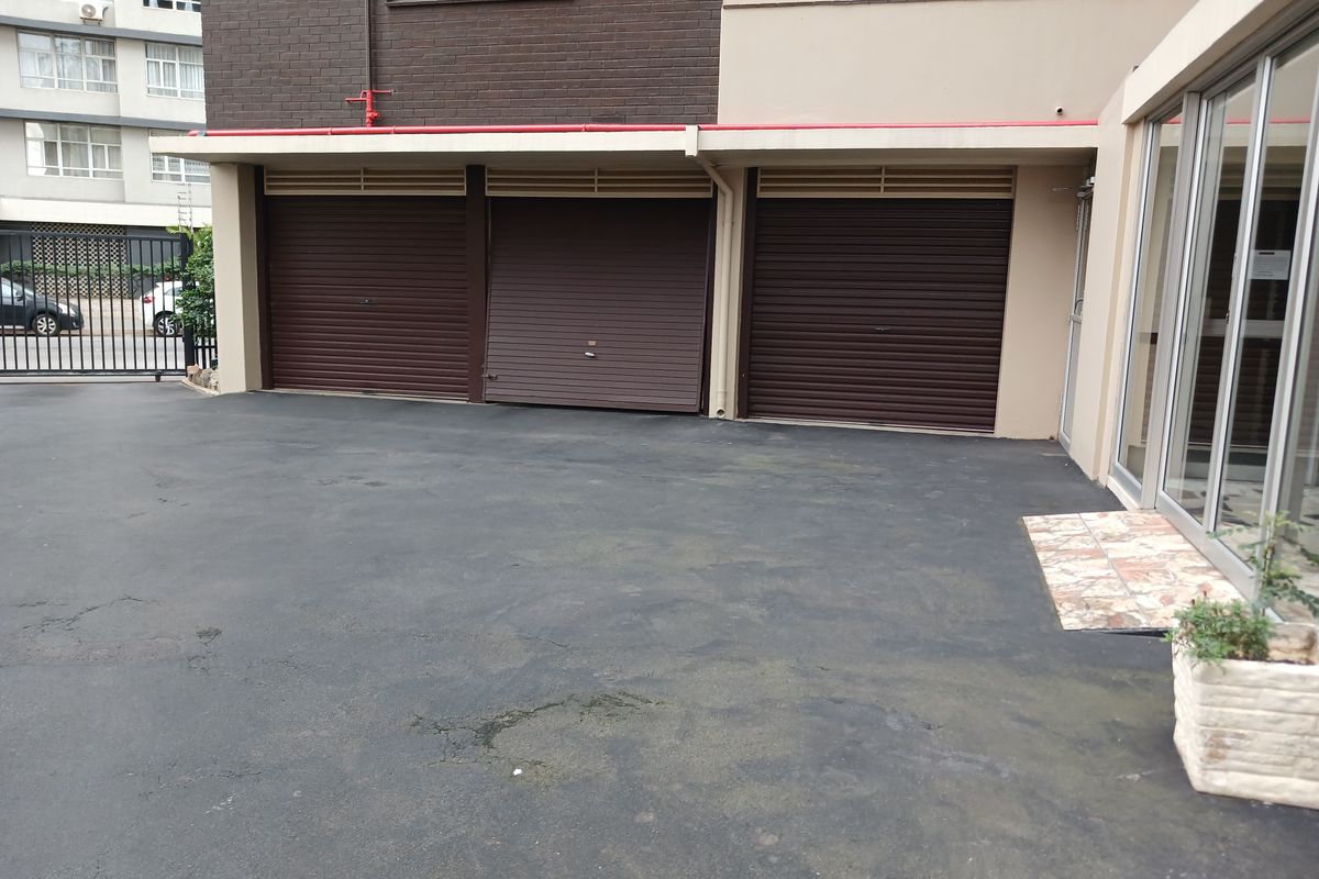 2 BED APARTMENT - ENCLOSED PORCH  - LOCKUP GARAGE - GREAT VIEWS - NORTH BEACH - Photo 3