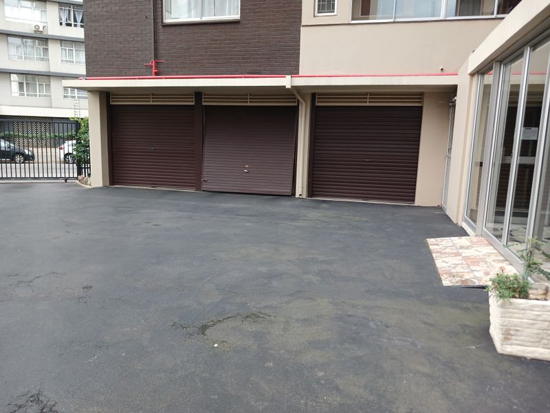 2 BED APARTMENT - ENCLOSED PORCH  - LOCKUP GARAGE - GREAT VIEWS - NORTH BEACH - Photo 3