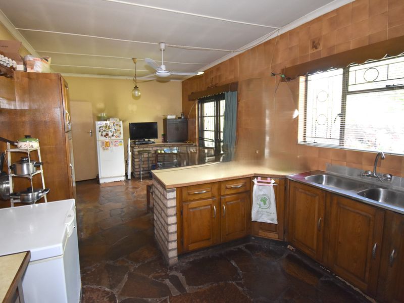 Cleland On the Freeway - Photo 8