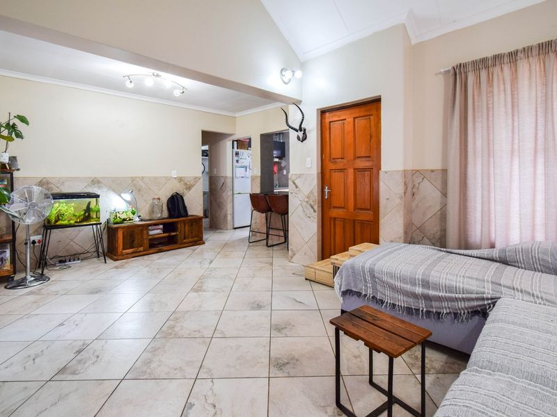 Newly renovated!  Full title Townhouse. - Photo 4