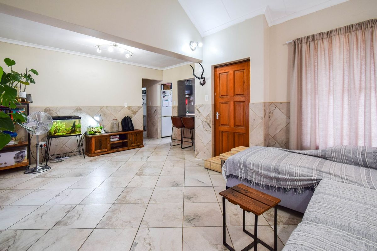 Newly renovated!  Full title Townhouse. - Photo 4