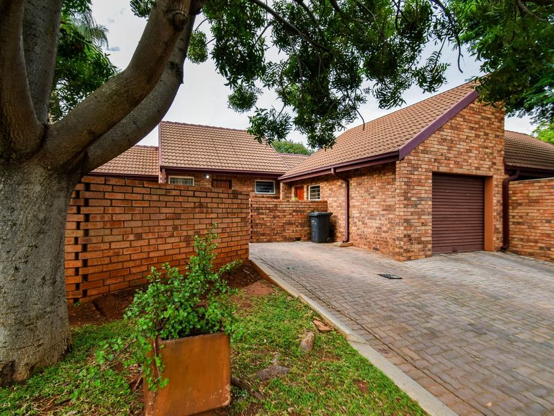 Newly renovated!  Full title Townhouse. - Photo 10