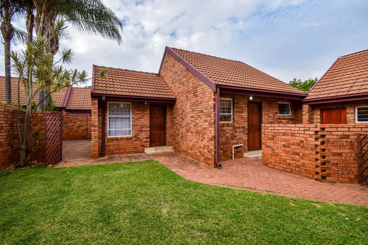 Newly renovated!  Full title Townhouse. - Photo 5