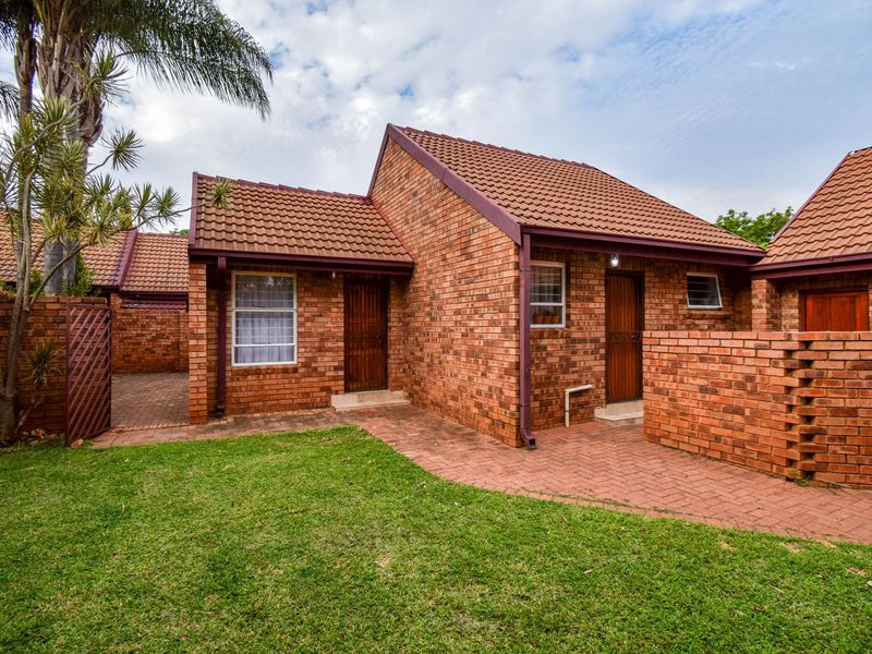 Newly renovated!  Full title Townhouse. - Photo 5