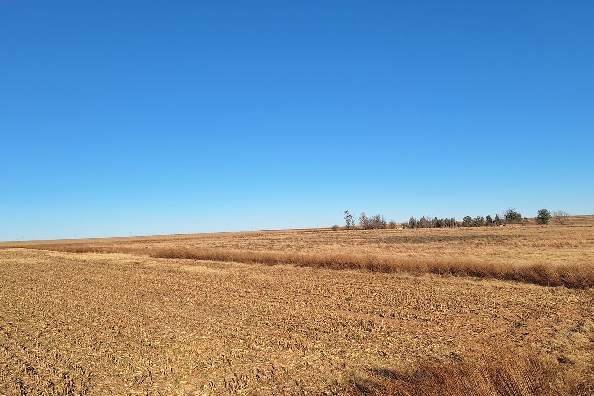 Farm with river front for sale - Photo 2