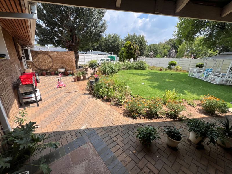 Spacious 6-bedroom home for sale in Irene Park, Klerksdorp—perfect for family living! - Photo 3