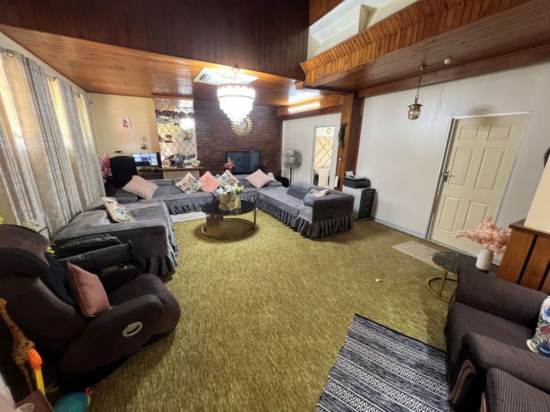 Spacious 6-bedroom home for sale in Irene Park, Klerksdorp—perfect for family living! - Photo 7