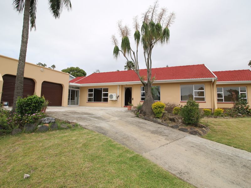 Move-In-Ready Family Home in Prestigious Beacon Bay - Photo 2