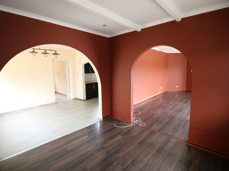 Move-In-Ready Family Home in Prestigious Beacon Bay - Photo 4