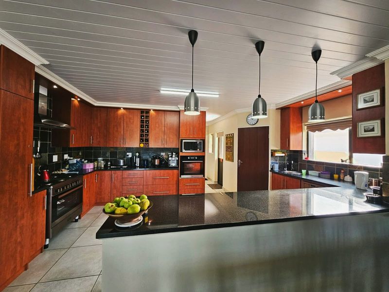 Coastal Comfort in a Secure, Peaceful Estate - Photo 4