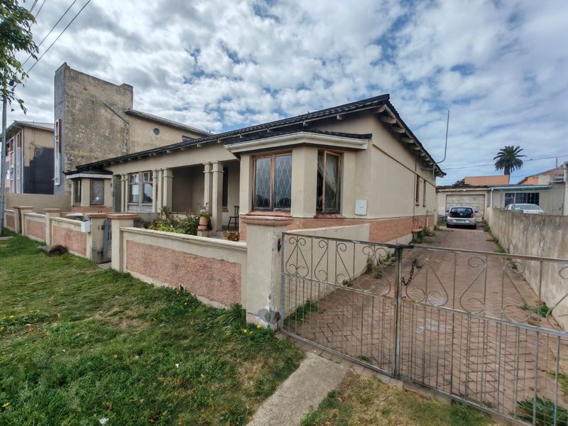 Excellent Investment or Dual Living Opportunity! Two houses on one erf! - Photo 8