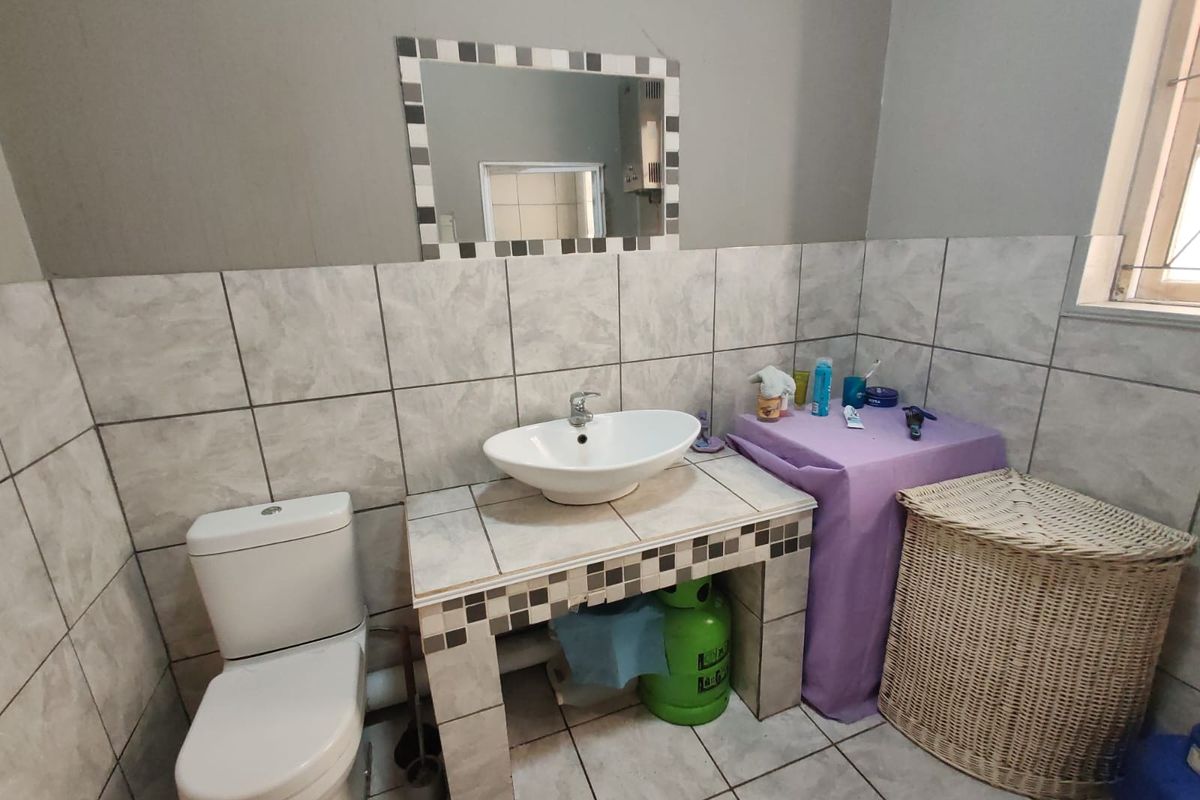 Excellent Investment or Dual Living Opportunity! Two houses on one erf! - Photo 4