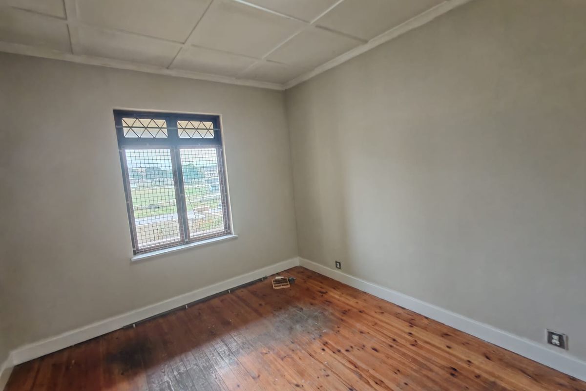 Excellent Investment or Dual Living Opportunity! Two houses on one erf! - Photo 2