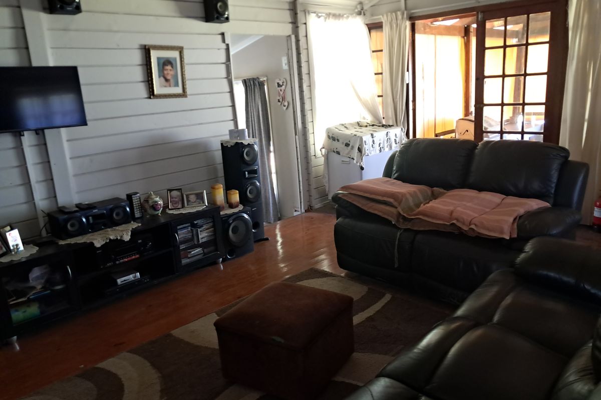 Tranquil Lakeside Living at Peatties Lake - Photo 4