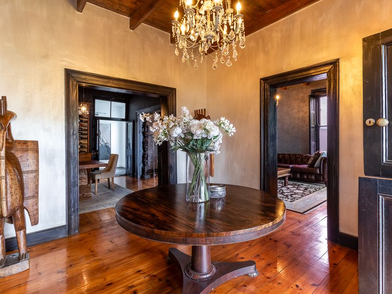 Sophisticated Family Home in Sought After Suburb - Photo 8