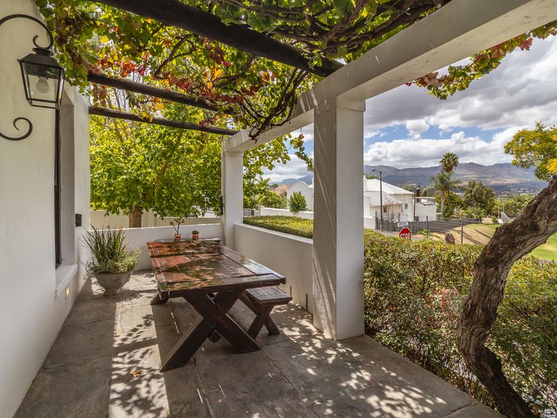 Sophisticated Family Home in Sought After Suburb - Photo 6