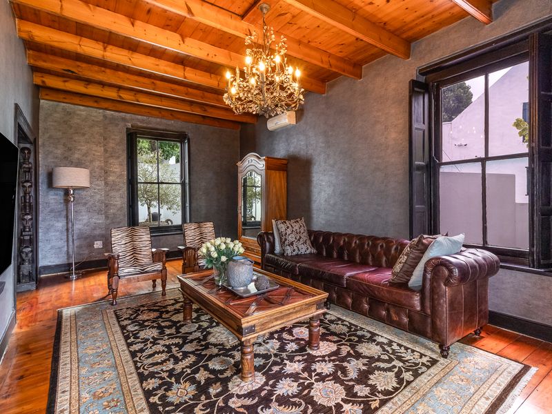 Sophisticated Family Home in Sought After Suburb - Photo 10