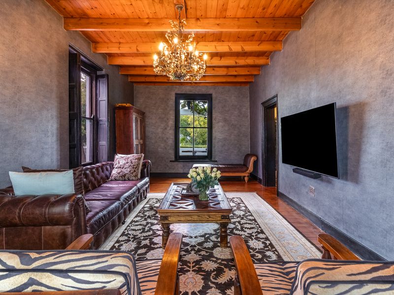 Sophisticated Family Home in Sought After Suburb - Photo 9