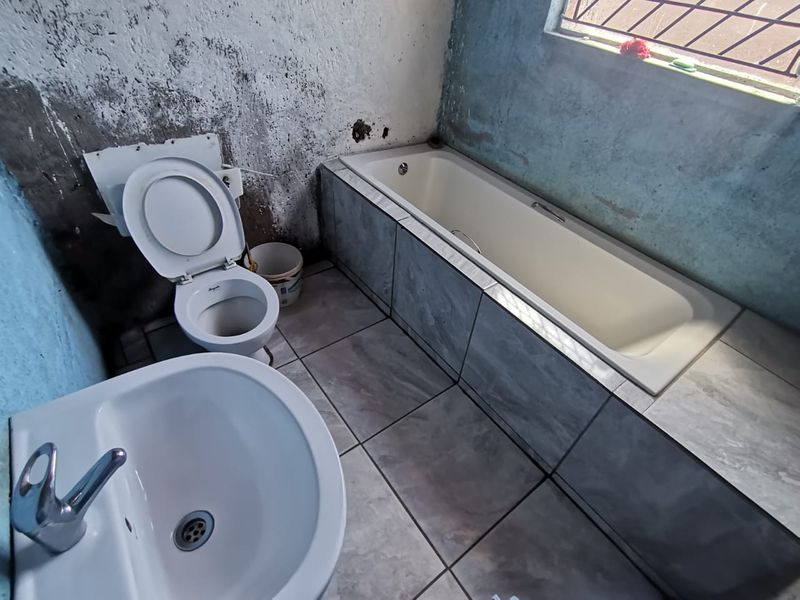 Family Home with Great Potential – Prime Location in Letlhabile. - Photo 10