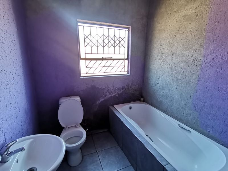 Family Home with Great Potential – Prime Location in Letlhabile. - Photo 7