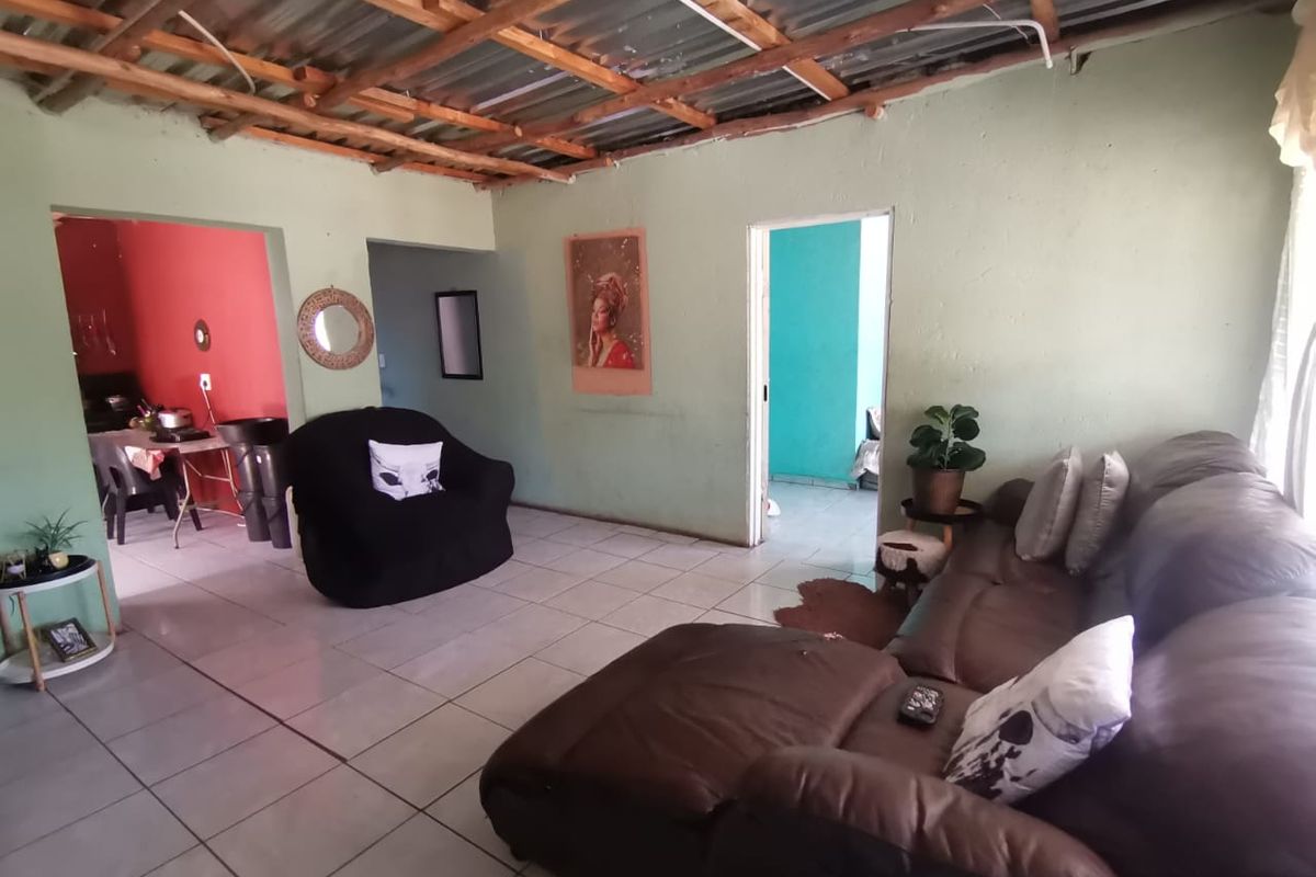 Family Home with Great Potential – Prime Location in Letlhabile. - Photo 3