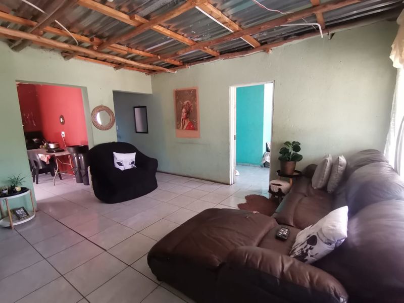 Family Home with Great Potential – Prime Location in Letlhabile. - Photo 3