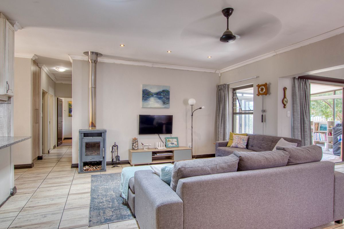 Beautiful family home - Photo 3