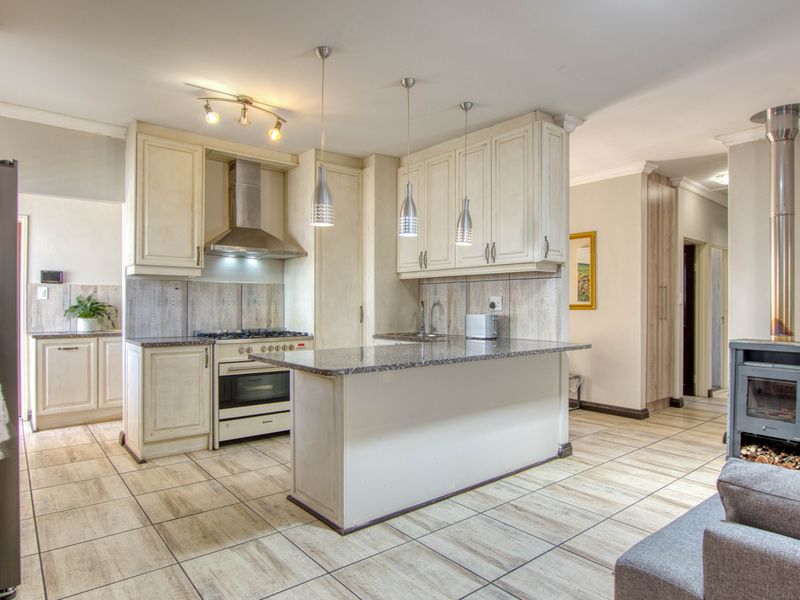 Move-In Ready 3-Bedroom Gem with Indoor Braai & Solar Power - Photo 10