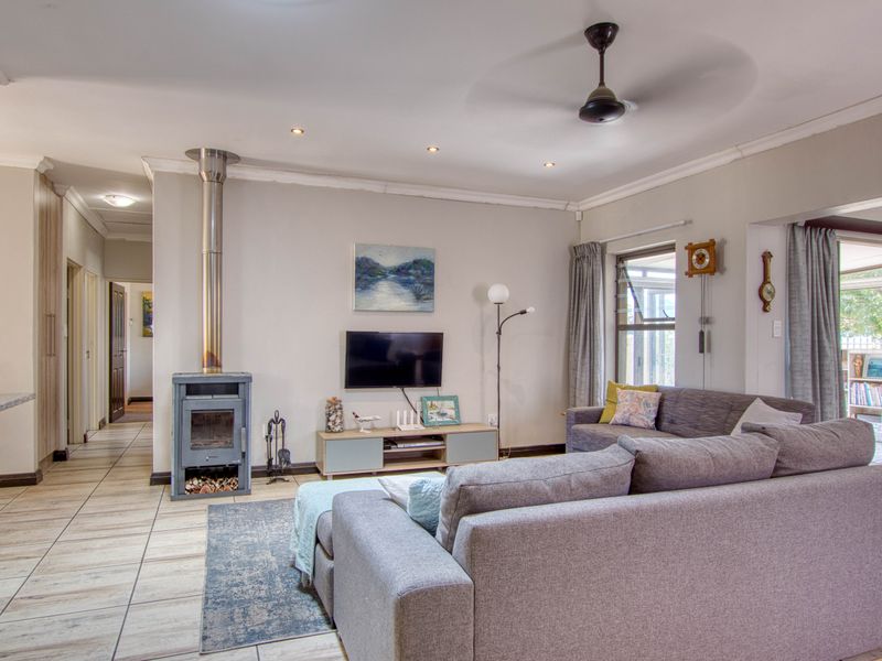Move-In Ready 3-Bedroom Gem with Indoor Braai & Solar Power - Photo 3