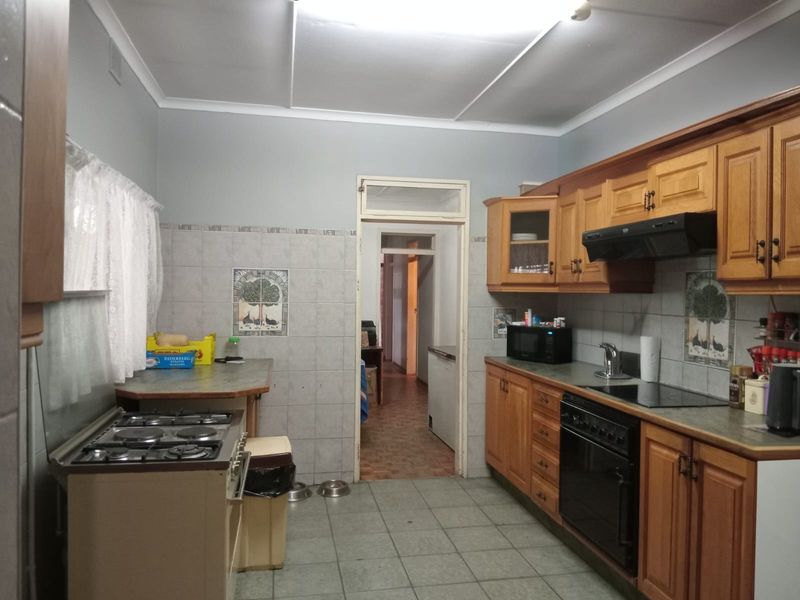 Spacious Family Living with Income Potential in Meer en See - Photo 5