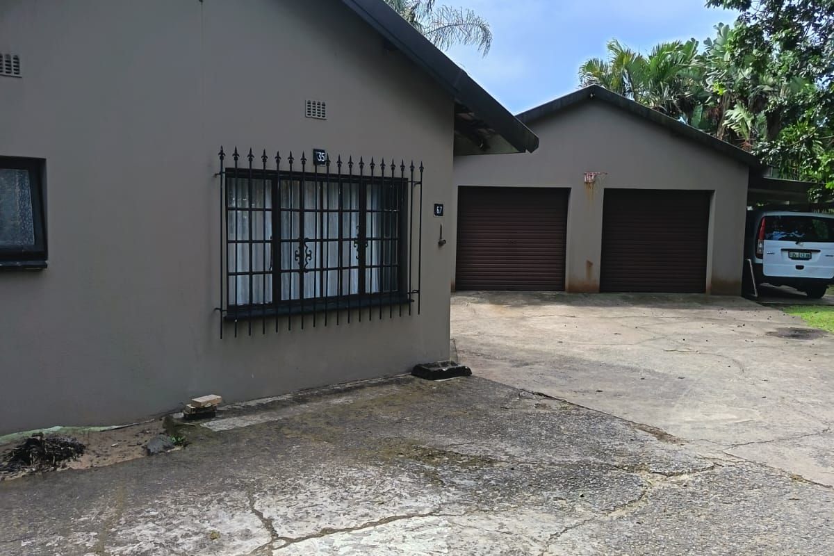 Spacious Family Living with Income Potential in Meer en See - Photo 2