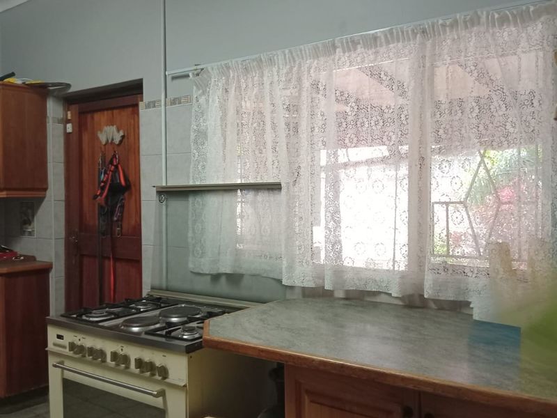 Spacious Family Living with Income Potential in Meer en See - Photo 9