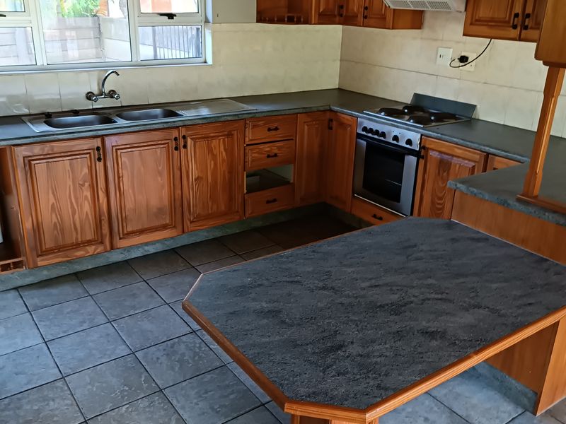 Spacious Family Living with Income Potential in Meer en See - Photo 8