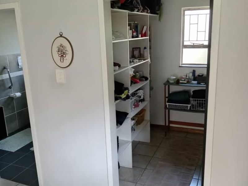 Spacious Family Living with Income Potential in Meerensee - Photo 9