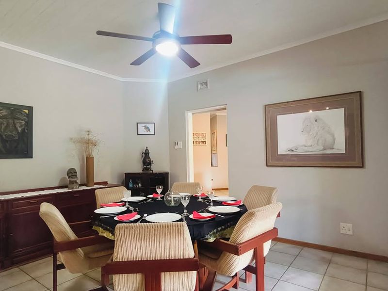 Spacious Family Living with Income Potential in Meerensee - Photo 6