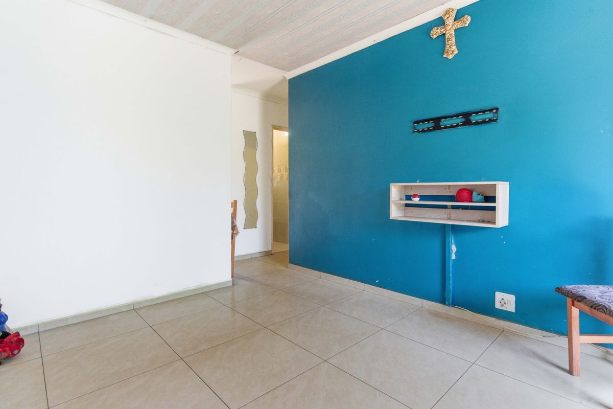 New on the Market – 3 Bedroom Sectional Title Opportunity - Photo 2