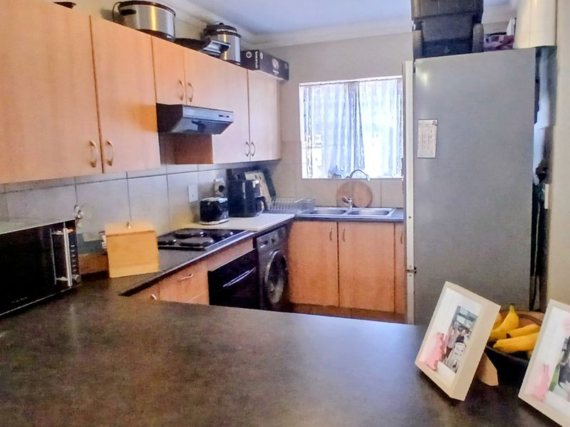 Modern ground townhouse 2 bedroom for sale in Van Dyk Park - Photo 10