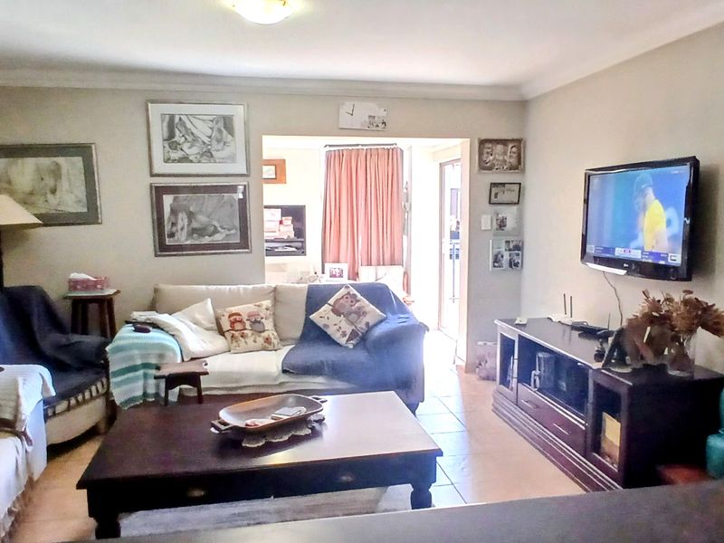 Modern ground townhouse 2 bedroom for sale in Van Dyk Park - Photo 8