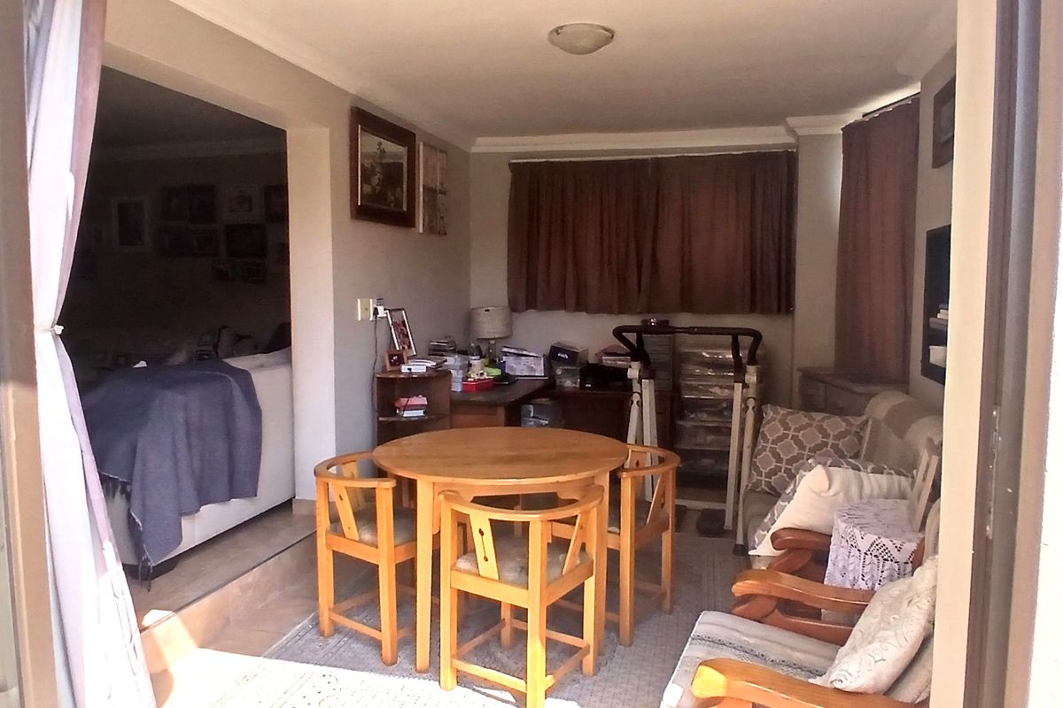 Modern ground townhouse 2 bedroom for sale in Van Dyk Park - Photo 4