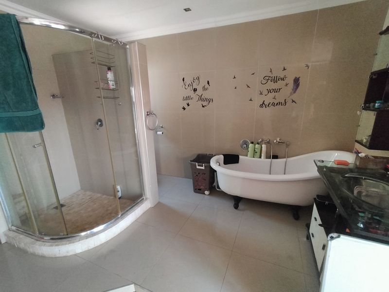 Modern living at its finest in the backdrop of the majestic Magalies in Pretoria North - Photo 9