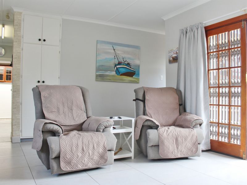 Charming Two Bedroom Home Close to Town in Port Alfred - Photo 7