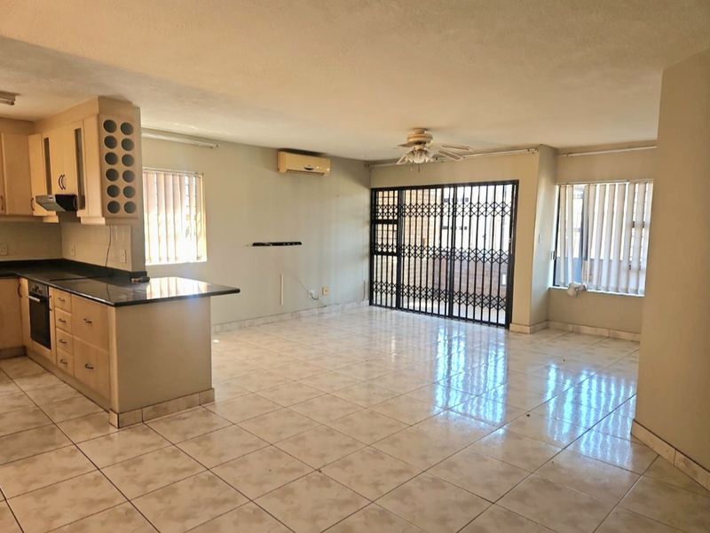 Spacious flat perfect for first time home buyers!!!! - Photo 3