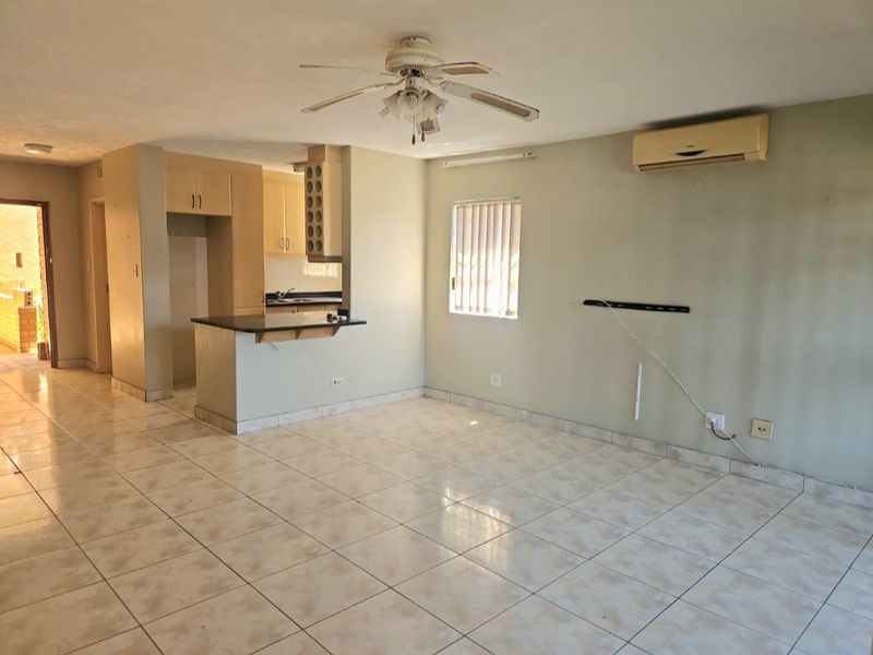 Spacious flat perfect for first time home buyers!!!! - Photo 4