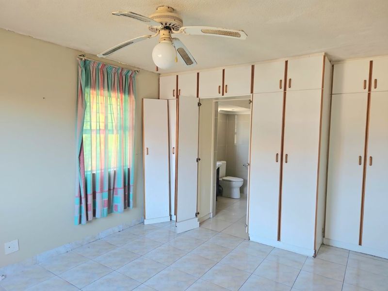 Spacious flat perfect for first time home buyers!!!! - Photo 9