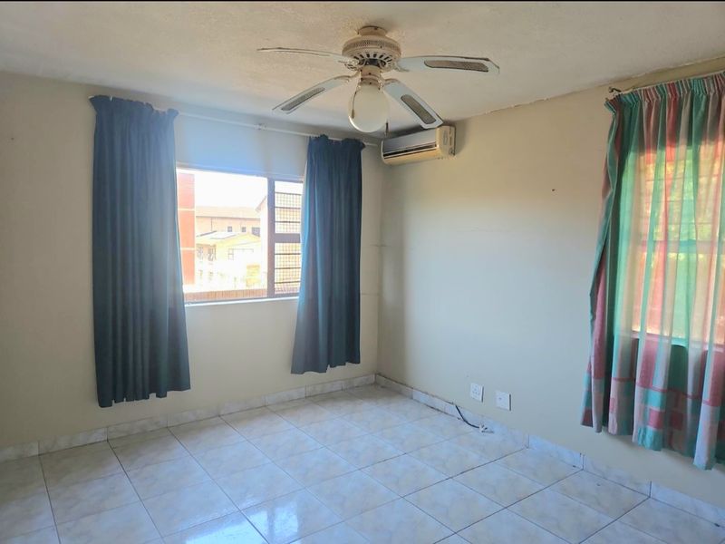 Spacious flat perfect for first time home buyers!!!! - Photo 8